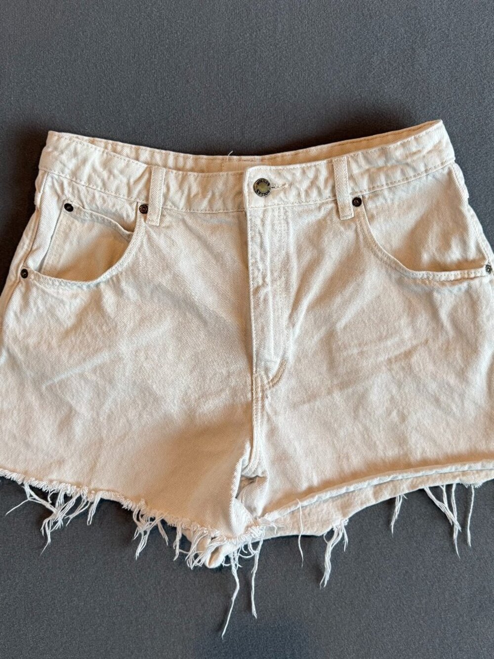Rolla's Mirage High Rise Loose Fit White/Cream Denim Cutoff Shorts Size 29